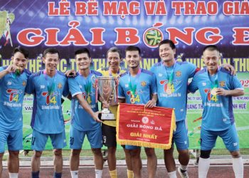 Diễn viên Tiến Nguyễn hồi hương đá bóng đã giành chức vô địch