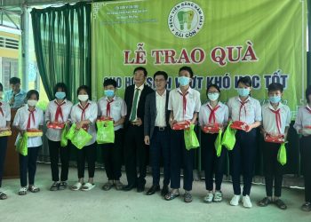 Bệnh viện Răng Hàm Mặt Sài Gòn trao yêu thương, tặng nghĩa tình cho học sinh có hoàn cảnh khó khăn trường TH&THCS Phú Quý