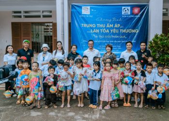 Công ty TNHH Đất Gốc (Đơn vị thành viên Viện IMRIC, Viện IRLPIE) tiếp tục mang Tết Trung thu đến với trẻ em nghèo tại 3 xã Sông Cầu, Khánh Đông và Sơn Tân (Khánh Hoà)