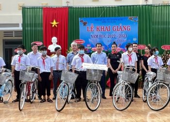 Công ty Minh Tuấn Mobile (Đơn vị đồng hành trong công tác thiện nguyện Viện IRLPIE trao xe đạp cho các em học sinh khó khăn tại Đạ Tẻh, tỉnh Lâm Đồng