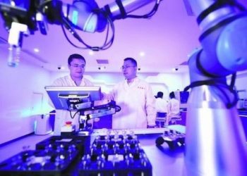 AI-Chemist thúc đẩy nghiên cứu và thí nghiệm hóa học