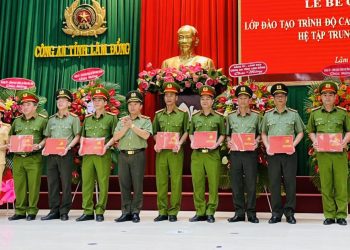 Bế giảng Lớp Cao cấp lý luận chính trị, hệ tập trung – Khóa 10 mở tại Công an tỉnh Lâm Đồng