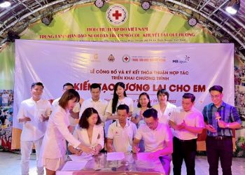 Thắm đượm nghĩa tình việc hợp tác triển khai chương trình “Kiến tạo tương lai cho em”