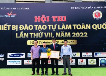 Nhóm tác giả Nguyễn Thanh Thuận và Nguyễn Quốc Hà của trường CĐCĐ Đắk Nông được Bộ LĐTBXH tặng bằng khen
