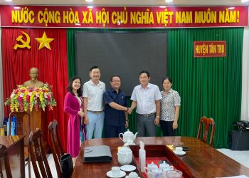 Viện IRLPIE, Viện IMRIC, Tc Nhiếp ảnh và Đời sống và Bv Răng Hàm Mặt Sài Gòn thăm, làm việc với UBND Huyện Tân Trụ (Long An)