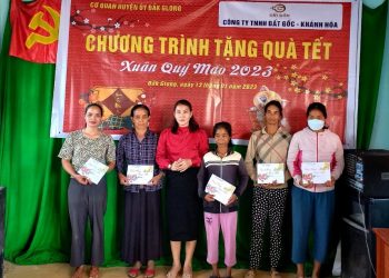 Công ty TNHH Đất Gốc (Khánh Hoà) trao quà Tết cho người nghèo tại huyện Đắk Glong, tỉnh Đắk Nông