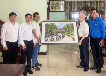 Nguyên Chủ tịch nước Nguyễn Minh Triết “tiếp lửa” cho các nông gia trẻ tiêu biểu