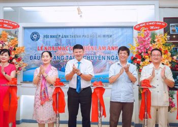 Hội Nhiếp ảnh TP.HCM tổ chức khai mạc và triển lãm ảnh chủ đề “Đầu tư sáng tác&chuyên ngành” 2022 và trao chứng nhận cho các tác giả