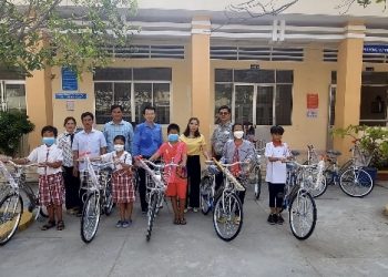 PSA: Thắm đượm tình người về khám mắt, phát thuốc, tặng quà cho người dân khó khăn xã Thuận Mỹ (huyện Châu Thành, tỉnh Long An)