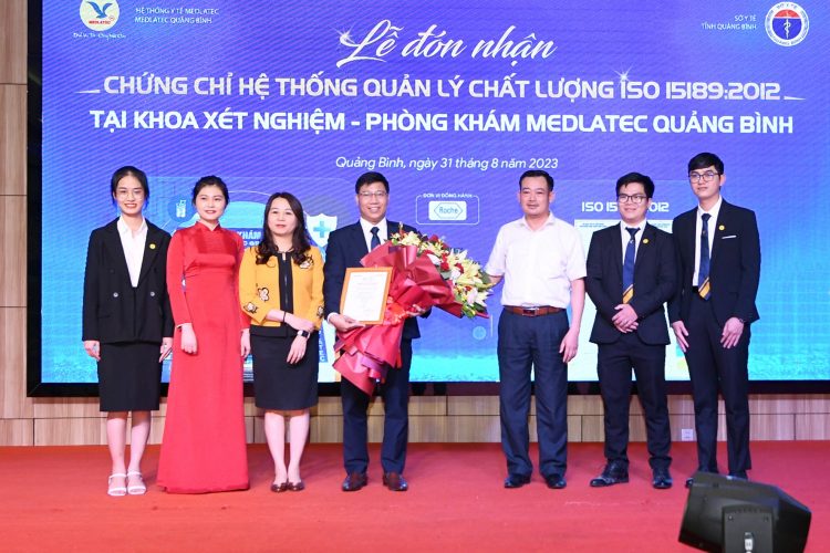 MEDLATEC Quảng Bình đơn vị y tế tư nhân đầu tiên đạt được chứng chỉ ISO 15189:2012