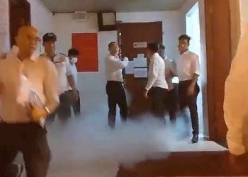 Nhóm thanh niên đập phá, xịt khí CO2 vào bảo vệ toà nhà tại quận 7