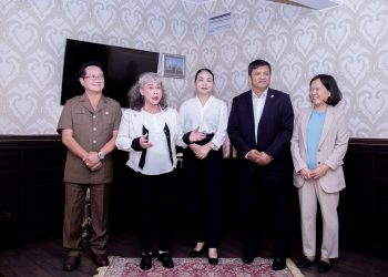 Thắm đượm nghĩa tình, tặng quà trẻ em gặp hoàn cảnh khó khăn tại Nga