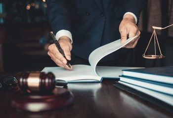 Trung tâm tư vấn pháp luật Toàn Tâm (TTLCC): Pháp luật không cấm uỷ quyền đòi nợ, các bên có thể thực hiện ủy quyền cho người khác về đòi nợ.
