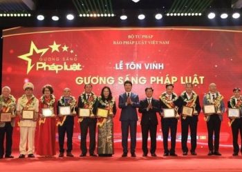 Tôn vinh 50 Gương sáng pháp luật năm 2023