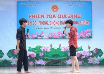 Bạo lực học đường, đừng chỉ chăm chăm đổ hết trách nhiệm cho nhà trường, thầy cô