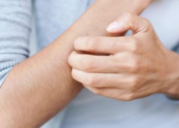 Các nhà khoa học tìm nguyên nhân và ‘thuốc giải’ cho những cơn ngứa ngoài da