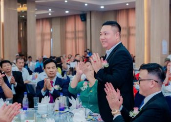 DOANH NHÂN HOÀNG VĂN THUẬN: LÀM GIÀU TỪ CHAI LỌ TRÊN QUÊ HƯƠNG NHÃN LỒNG