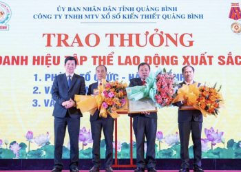 Công ty Xổ số Quảng Bình đón nhận Huân chương Lao động hạng Nhất