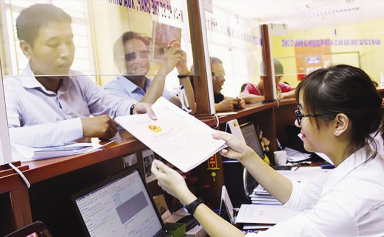 Thẩm quyền cấp Giấy chứng nhận quyền sử dụng đất tách riêng vai trò quản lý nhà nước với dịch vụ công của cơ quan đăng ký