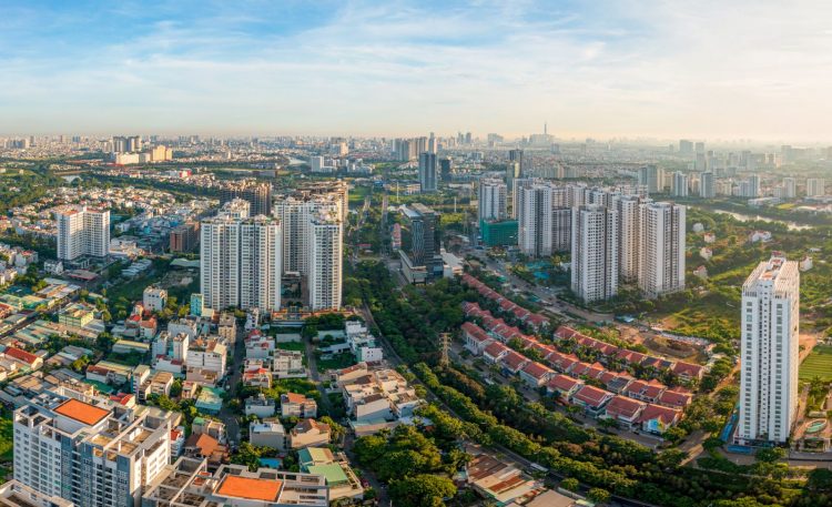 Người bị thu hồi đất được bồi thường bằng đất có cùng mục đích với đất bị thu hồi hoặc bằng tiền, bằng đất khác hoặc bằng nhà ở