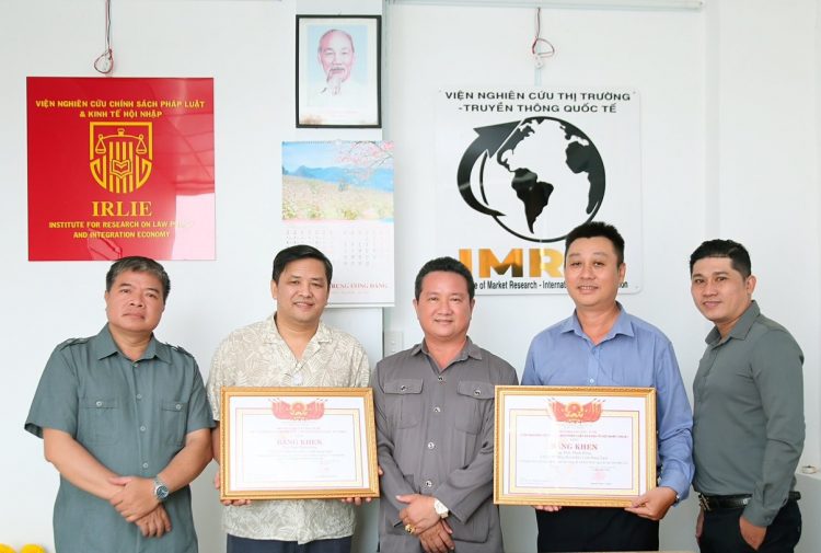 Ông Phan Mạnh Hùng – CEO Cty Mays Ruviteks (Liên bang nga) thăm và chúc Tết Viện IMRIC và Viện IRLIE