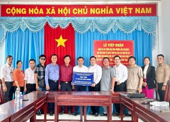 Trung tâm tư vấn pháp luật Toàn Tâm (TTLCC) phối hợp UBND Thị trấn Mõ Cày tổ chức lễ Khánh thành và bàn giao nhà tình thương cho ông Võ Văn Năm