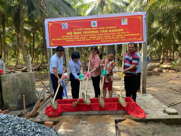 Viện IMRIC và Viện IRLIE phối hợp UBND xã Hưng Nhượng (Giồng Trôm – Bến Tre): Khởi công xây dựng nhà tình thương cho người nghèo