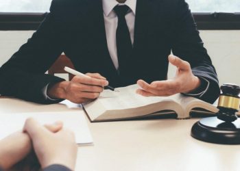 Quy định thời hạn của Chứng chỉ hành nghề Luật sư – Có cần thiết!