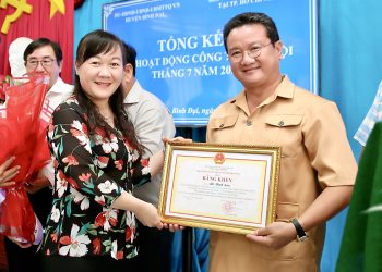 Nhà báo Hồ Minh Sơn – Chủ tịch HĐQL Viện IRLIE, Tạp chí Nhiếp ảnh và Đời sống tiếp tục nhận Bằng khen của Chủ tịch UBND tỉnh Bến Tre