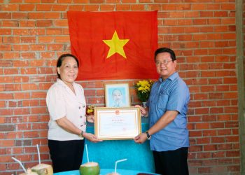 Nhà báo – Luật gia Hồ Minh Sơn tiếp tục được Chủ tịch UBND tỉnh Bến Tre tặng bằng khen