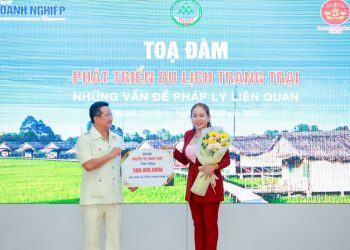 Hoa hậu Nguyễn Thị Thanh Thúy trao tặng kinh phí sửa chữa các điểm trường vùng núi