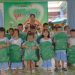 Viện IMRIC – Viện IRLIE phối hợp Tạp chí Doanh nghiệp và trang trại Việt Nam: Trao Balo quà tặng cho học sinh nghèo ở Thị trấn Mõ Cày, xã Định Thuỷ