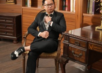 Chuyên gia Đặng Quang Hồng Quân – Giám đốc kinh doanh Takumizima Việt Nam chia sẻ việcvệ sinh vòi hoa sen để loại trừ ổ vi khuẩn gây bệnh