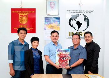 Ông Nguyễn Sỹ Thuận – Chủ tịch Công đoàn Công ty bảo hiểm MIC Nam Sài Gòn chung sức hỗ trợ nạn nhân chất độc da cam tại Sóc Trăng