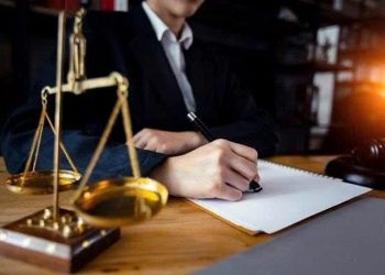 2 luật sư bị tạm đình chỉ tư cách thành viên vì liên quan đến mạng xã hội