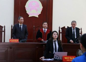 Lập ‘liên minh ma quỷ’, Chấp hành viên vướng lao lý