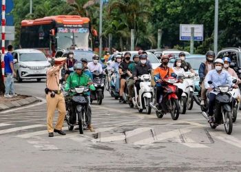 Trách nhiệm của công ty chủ quản ở đâu khi tài xế ‘xe ôm’ công nghệ vi phạm giao thông?