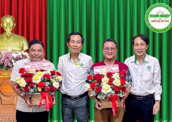 Bệnh viện Lê Văn Thịnh thăm và chúc mừng Viện Nghiên cứu Chính sách pháp luật&Kinh tế hội nhập và Tạp chí Doanh nghiệp và Trang trại Việt Nam nhân ngày 21/6