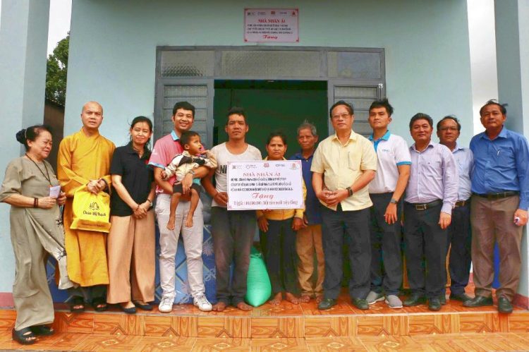 Thắm đượm nghĩa tình góp phần xoa dịu nỗi đau nạn nhân chất độc da cam/ Dioxin