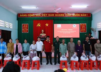 Vĩnh Long: Tặng quà cho gia đình chính sách – Nhân dịp kỷ niệm 78 năm Ngày Thương binh Liệt sĩ tại Đồn Biên phòng Cổ Chiên Vĩnh Long