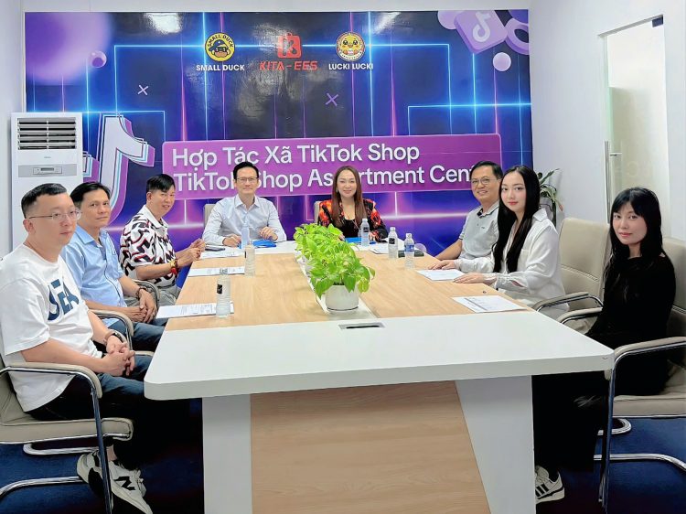 Small Duck Viet Nam – Đón tiếp Chủ tịch Tập đoàn Calgary đến thăm và làm việc tại hệ thống siêu thị Small Duck Việt Nam