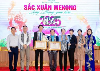 Doanh nhân Nguyễn Hoàng Hồ đong đầy cảm xúc với hành trình bộ hành một triệu bước chân về Miền Tây