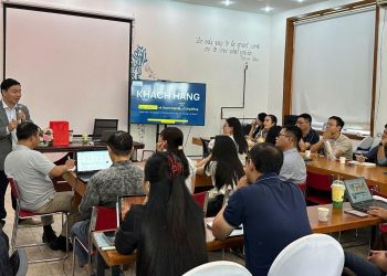 Tiến sĩ Nguyễn Bá Hải tận hình đào tạo hơn 50 Startup thiết kế hệ thống CRM bằng AI tại Startup MasterTrack