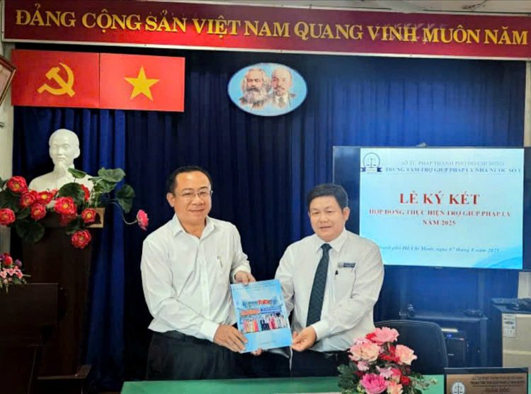 Các đối tượng có quyền được yêu cầu trợ giúp pháp lý miễn phí; Hồ sơ và quy trình thực hiện.