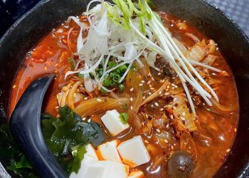 Chuỗi Nhà hàng Donguri Japanese gắn cờ đỏ sao vàng hút khách dịp Quốc khánh 2.9