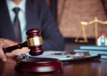 Ông Hồ Minh Sơn: Tình huống pháp lý người chia sẻ clip liên quan vụ học sinh túm tóc, ấn đầu cô giáo ở Hà Nội và kẻ cầm đầu đối mặt án chung thân?