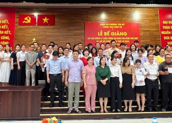 11 cán bộ, nhân viên Chi bộ Viện Nghiên cứu Thị trường – Truyền thông Quốc tế được cấp giấy chứng nhận lớp bồi dưỡng Nhận thức về Đảng