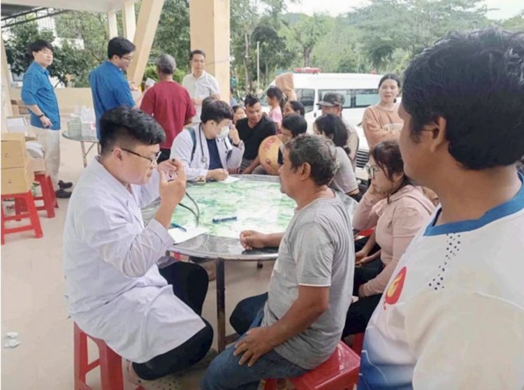TP.HCM HUY ĐỘNG HƠN 170 BỆNH VIỆN TRIỂN KHAI HỖ TRỢ Y TẾ TOÀN DIỆN CHO KHU VỰC MIỀN TRUNG ĐANG BỊ BÃO LŨ