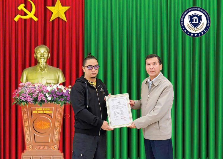 Hiệp hội Nghiên cứu, Tư vấn về Chính sách, pháp luật cho hoạt động đầu tư tại Việt Nam trao quyết định bổ nhiệm Trưởng văn phòng đại diện Hiệp hội tại Hà Nội