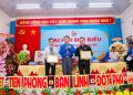 Ông Hồ Minh Sơn – Phó Chủ tịch Hiệp hội AVRCIPL, CTHĐQT Viện IRLIE trao kinh phí từ xã hội hóa của Đoàn TNCS Hồ Chí Minh xã Hưng Khánh Trung